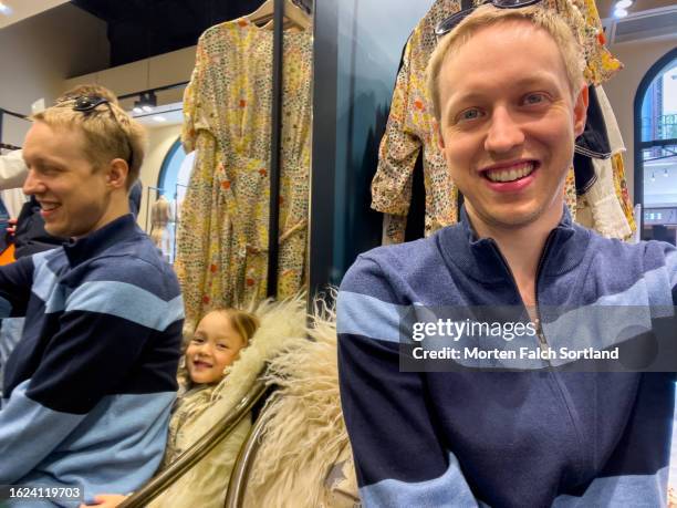 father and daughter sharing a chair - man-mirror-selfie stock pictures, royalty-free photos & images