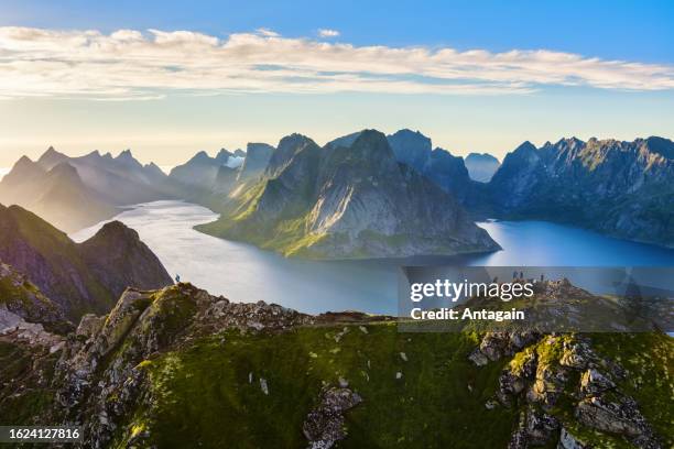 lofoten islands - islas lofoten y vesteral fotografías e imágenes de stock