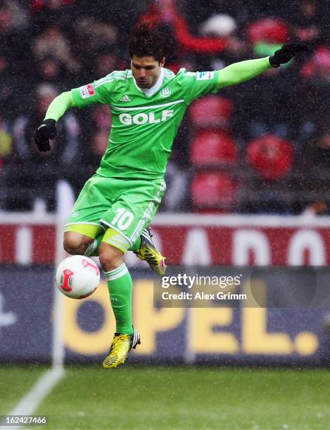 Diego of Wolfsburg controles the ball during the Bundesliga match between 1. FSV Mainz 05 and VfL Wolfsburg at Coface Arena on February 23, 2013 in...