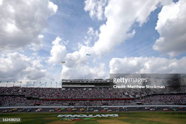 General view of the start as Trevor Bayne, driver of the Cargill Ford, is in the pole position during the NASCAR Nationwide Series DRIVE4COPD 300 at...