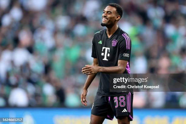 Ryan Gravenberch of Bayern reacts during the Bundesliga match between SV Werder Bremen and FC Bayern München at Wohninvest Weserstadion on August 18,...