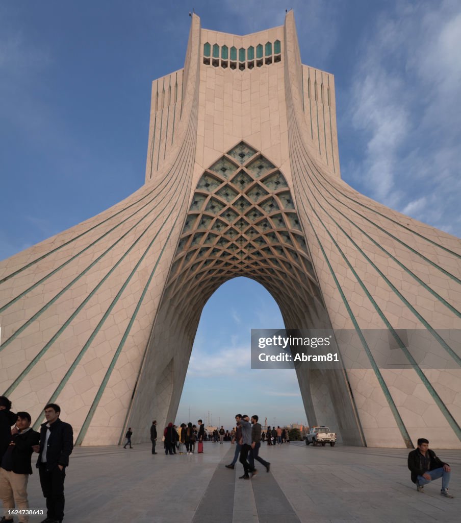 テヘラン市のアザディタワー