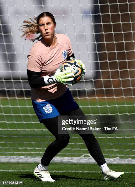 Mary Earps of England reacts during a training session at Central Coast Stadium on August 19, 2023 in Gosford, Australia.