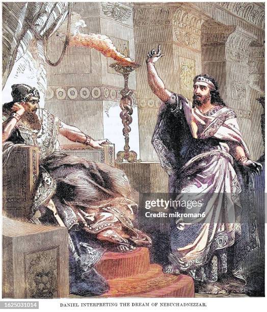 old engraved illustration of daniel interpreting the dream of king nebuchadnezzar (king of babylonia) - nabucodonosor i fotografías e imágenes de stock