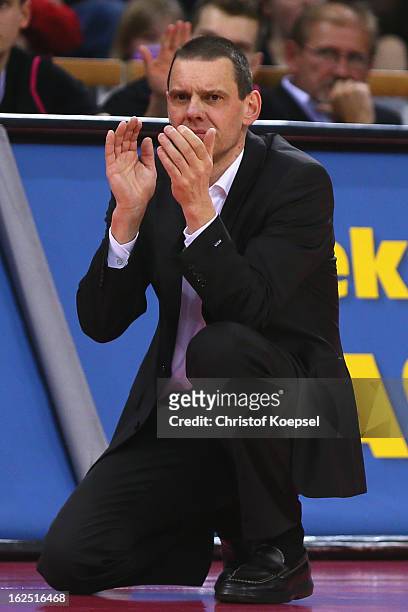 Head coach Michael Koch of Telekom Baskets Bonn applauds during the Beko BBL Basketball Bundesliga match between Telekom Baskets Bonn and Alba Berlin...