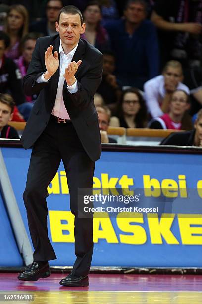 Head coach Michael Koch of Telekom Baskets Bonn applauds during the Beko BBL Basketball Bundesliga match between Telekom Baskets Bonn and Alba Berlin...