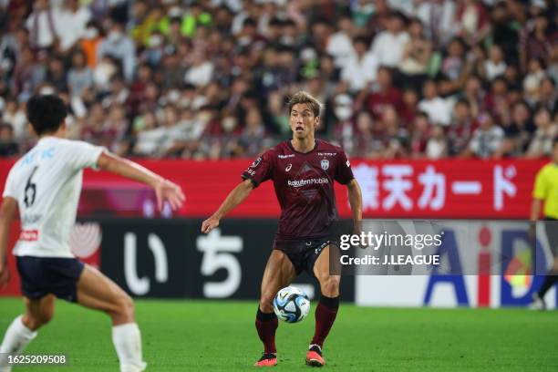 Yuya OSAKO of Vissel Kobe in action during the J.LEAGUE Meiji Yasuda J1 24th Sec. Match between Vissel Kobe and Kashiwa Reysol at NOEVIR Stadium Kobe...