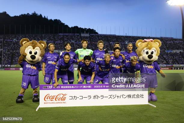Sanfrecce Hiroshima players line up for the team photos prior to the J.LEAGUE Meiji Yasuda J1 24th Sec. Match between Sanfrecce Hiroshima and...