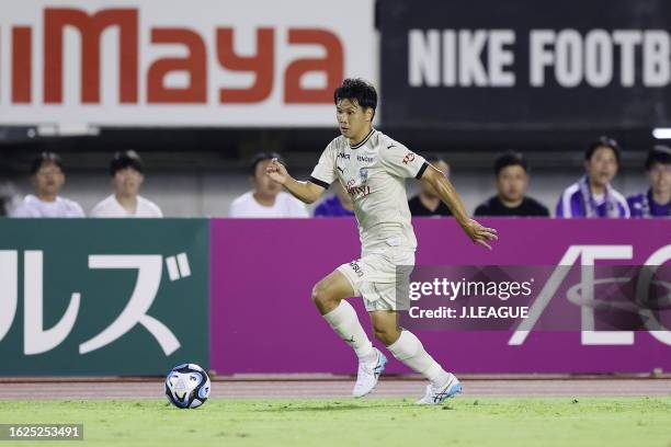 Miki YAMANE of Kawasaki Frontale in action during the J.LEAGUE Meiji Yasuda J1 24th Sec. Match between Sanfrecce Hiroshima and Kawasaki Frontale at...
