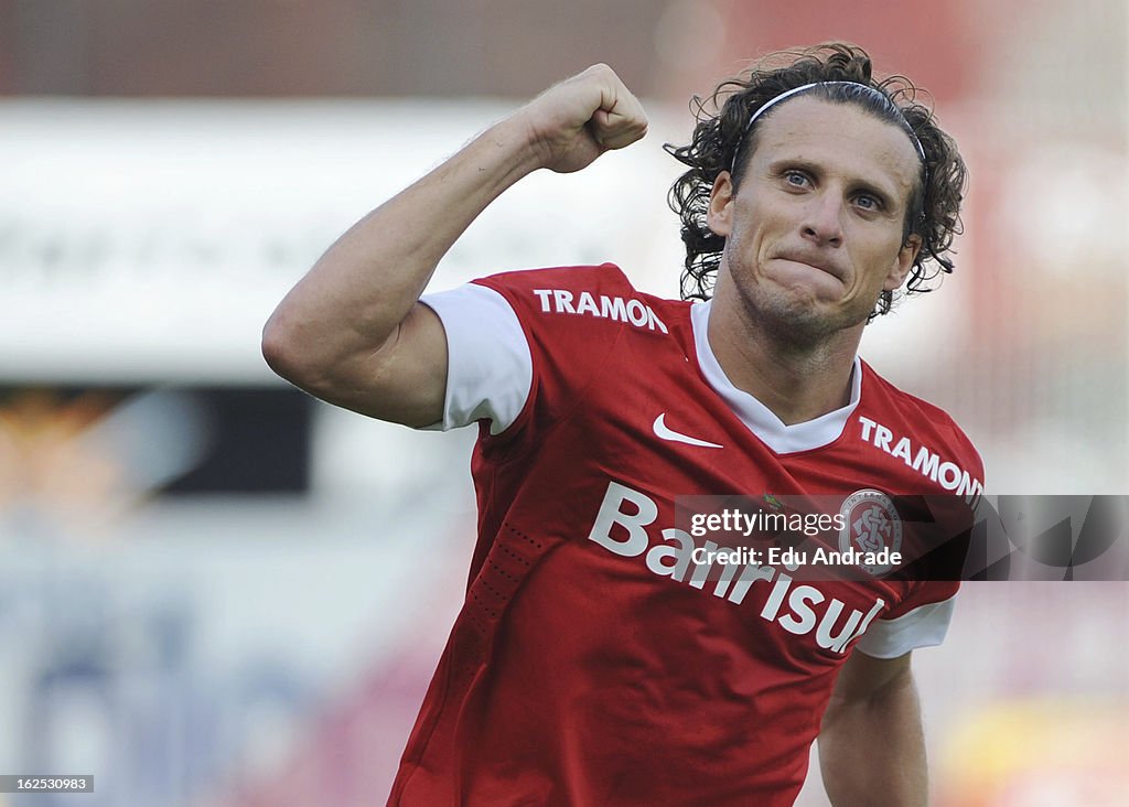 Internacional v Gremio - Gaúcho Championship 2013