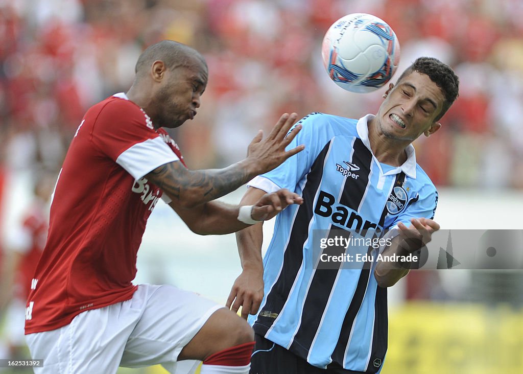 Internacional v Gremio - Gaúcho Championship 2013