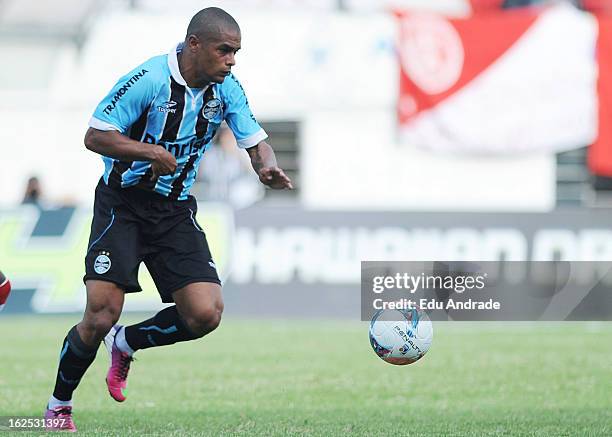 Welliton of Gremio in action during a match between Gremio and Internacional as part of the Gaucho championship at Centenario stadium on February 24,...