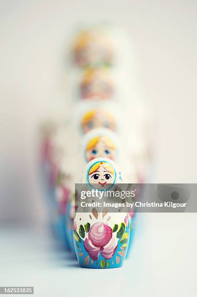 russian dolls - russian nesting doll stock pictures, royalty-free photos & images