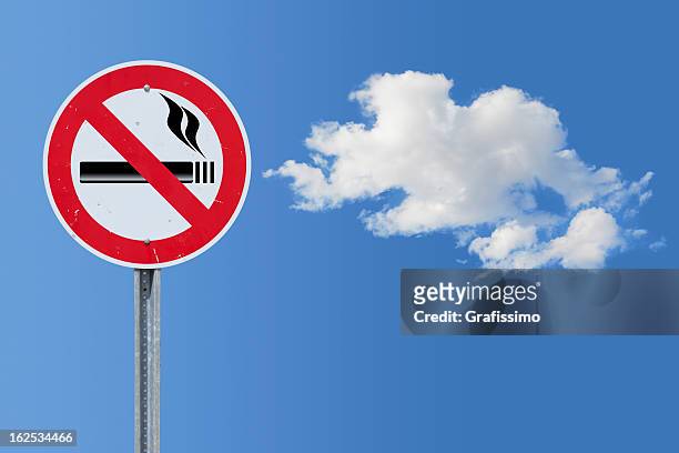 cielo blu su traffico non fumatori - censored foto e immagini stock
