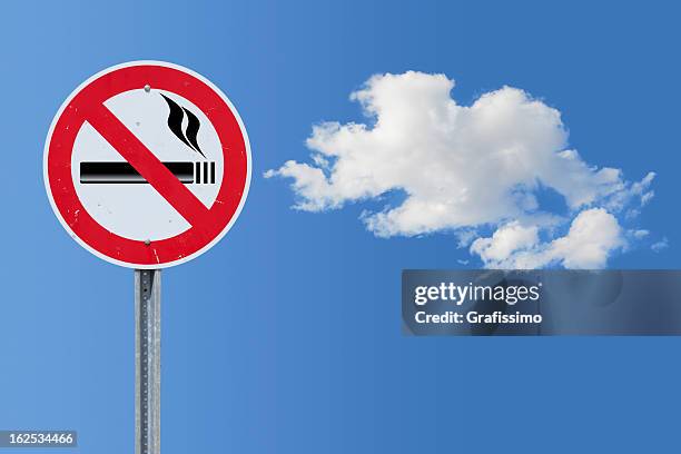 blue sky over no smoking traffic sign - banned stockfoto's en -beelden