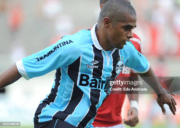 Welliton of Gremio during a match between Gremio and Internacional as part of the Gaucho championship at Centenario stadium on February 24, 2013 in...