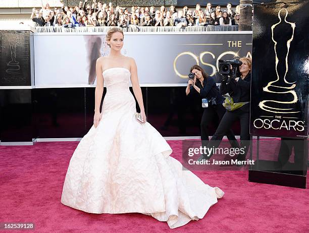 Actress Jennifer Lawrence arrives at the Oscars at Hollywood & Highland Center on February 24, 2013 in Hollywood, California.