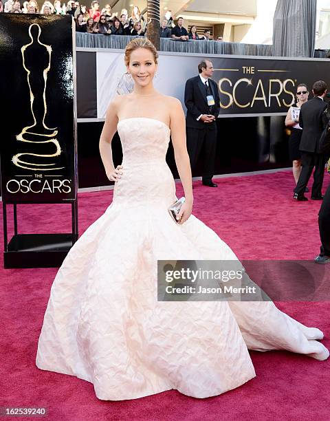 Actress Jennifer Lawrence arrives at the Oscars at Hollywood & Highland Center on February 24, 2013 in Hollywood, California.