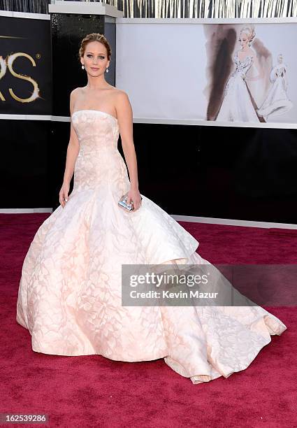 Actress Jennifer Lawrence arrives at the Oscars at Hollywood & Highland Center on February 24, 2013 in Hollywood, California.