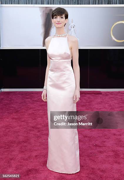 Actress Anne Hathaway arrives at the Oscars at Hollywood & Highland Center on February 24, 2013 in Hollywood, California.