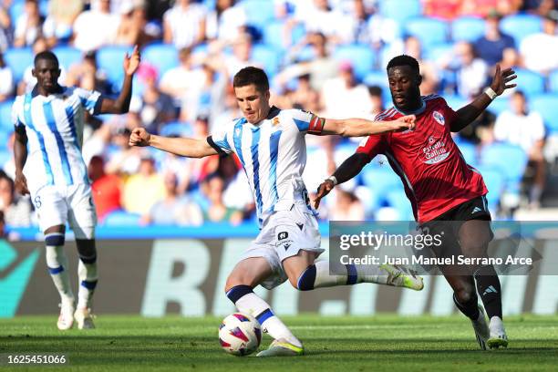 Igor Zubeldia of Real Sociedad runs with the ball whilst under pressure from Jonathan Bamba of Celta Vigo during the LaLiga EA Sports match between...