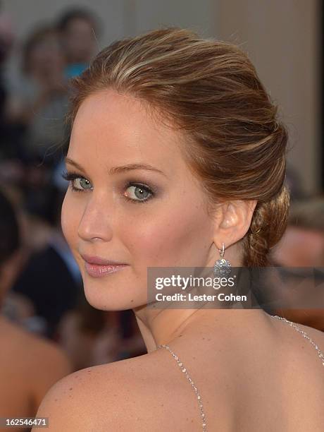 Actress Jennifer Lawrence arrives at the Oscars at Hollywood & Highland Center on February 24, 2013 in Hollywood, California.