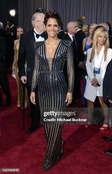 Actress Halle Berry arrives at the Oscars at Hollywood & Highland Center on February 24, 2013 in Hollywood, California.