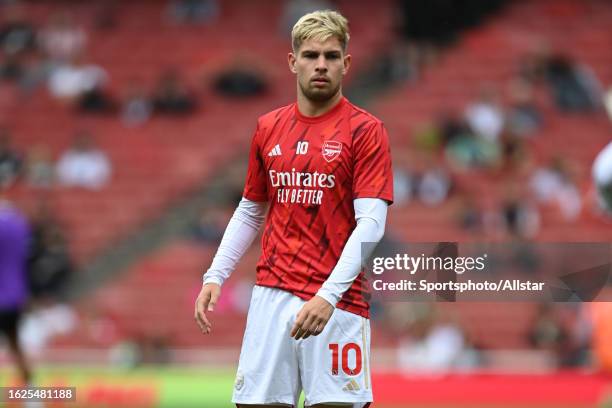 Emile Smith Rowe of Arsenal warms up before the Premier League match between Arsenal and Fulham at Emirates Stadium on August 26, 2023 in London,...