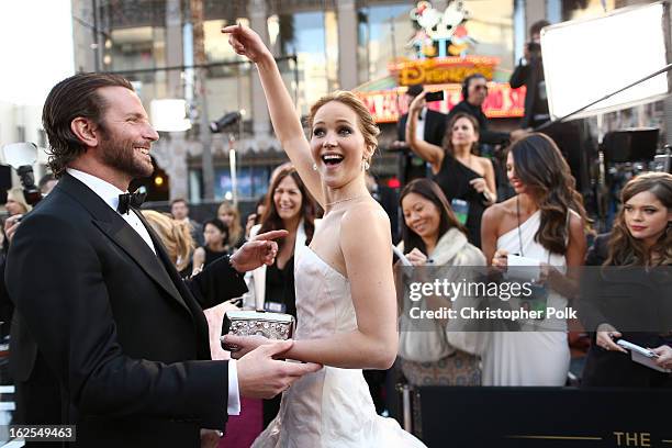 Actors Bradley Cooper and Jennifer Lawrence arrive at the Oscars held at Hollywood & Highland Center on February 24, 2013 in Hollywood, California.