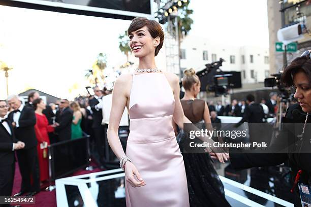 Actress Anne Hathaway arrives at the Oscars held at Hollywood & Highland Center on February 24, 2013 in Hollywood, California.