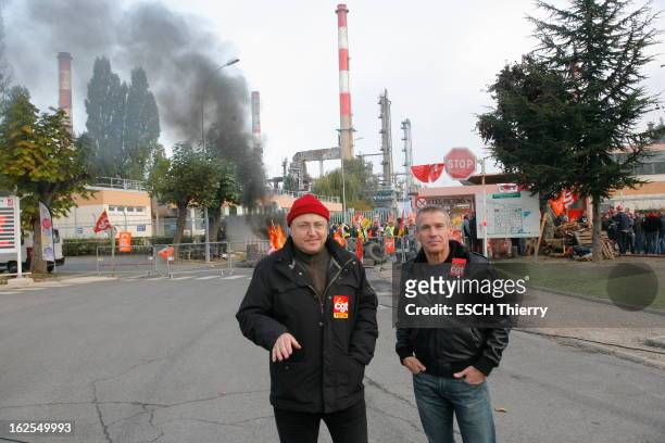 Refineries On Strike Against Pensions Reform. Grandpuits-Bailly-Carrois , lundi 18 octobre 2010 : piquet de grève devant la raffinerie de Grandpuits....