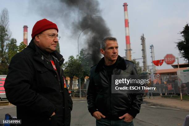 Refineries On Strike Against Pensions Reform. Grandpuits-Bailly-Carrois , lundi 18 octobre 2010 : piquet de grève devant la raffinerie de Grandpuits....