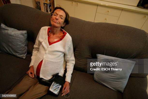 The Case Of The Mediator. Sainte-Geneviève-des-Bois - Novembre 2010 --- Nathalie, une des victimes du Médiator, un médicament dont l'usage aurait tué...
