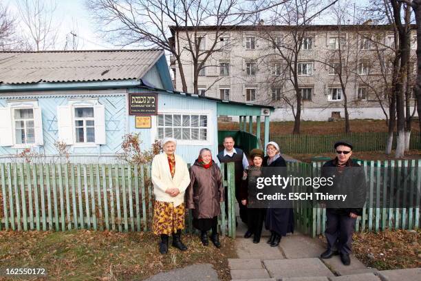 The Travel Of Marek Halter In The Small Jewish Autonomous Republic Of Birobidzhan. Marek HALTER part à la rencontre des habitants de la petite...