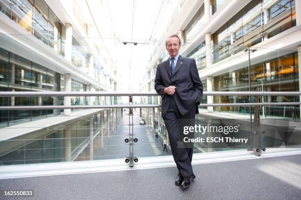 Rendezvous With Michel Pebereau. Plan de face souriant de Michel PEBEREAU, président de BNP PARIBAS, posant dans les locaux de la Banque de...