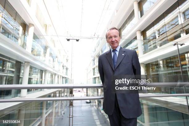 Rendezvous With Michel Pebereau. Plan de face souriant de Michel PEBEREAU, président de BNP PARIBAS, posant dans les locaux de la Banque de...