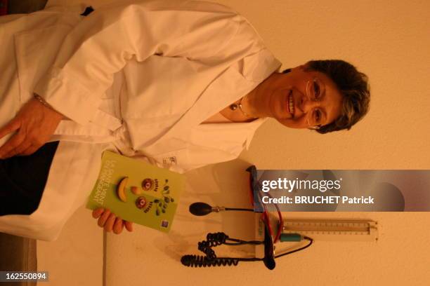 Dr Monique Ferry. Le docteur Monique FERRY, nutritionniste et gériatre à VALENCE : souriante, de face, présentant son programme 'mieux manger pour...