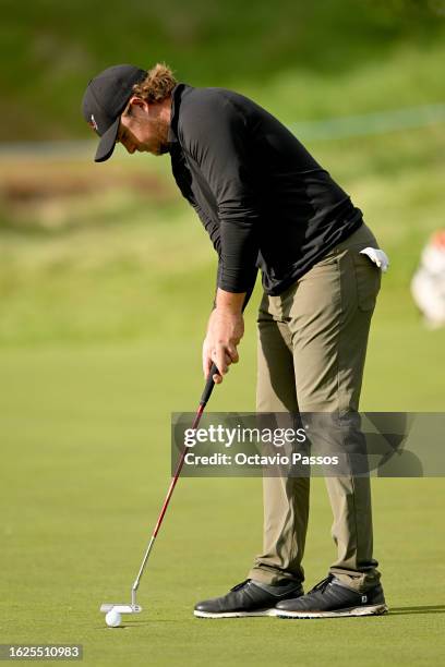Eddie Pepperell of England plays his fouth shot from the 18th hole on Day Three of the ISPS HANDA World Invitational presented by AVIV Clinics at...