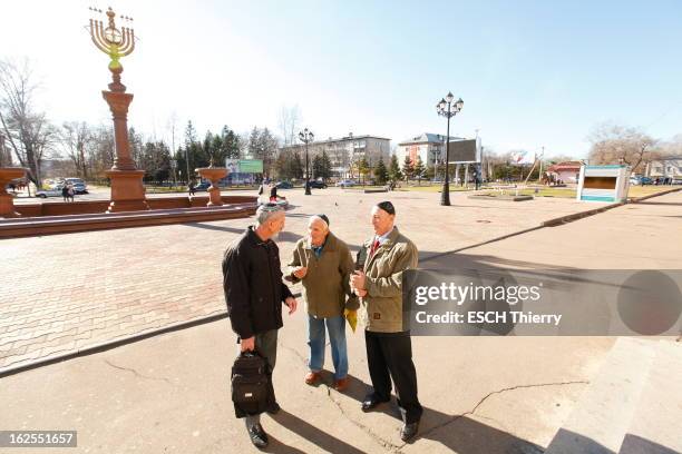 The Travel Of Marek Halter In The Small Jewish Autonomous Republic Of Birobidzhan. Marek HALTER part à la rencontre des habitants de la petite...