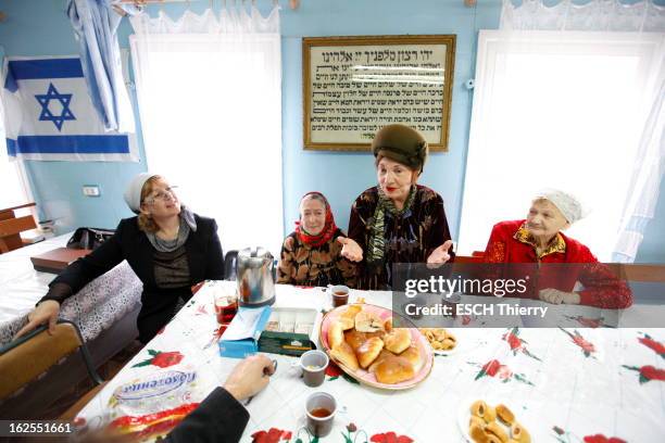 The Travel Of Marek Halter In The Small Jewish Autonomous Republic Of Birobidzhan. Marek HALTER part à la rencontre des habitants de la petite...