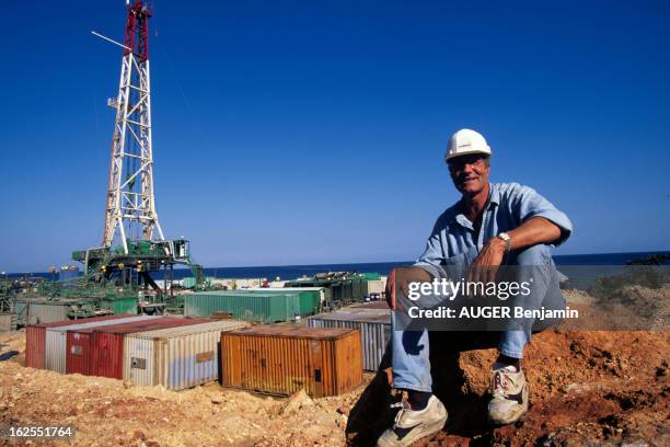 Pebercan, The Oil Company Of Gerard Depardieu And Gerard Bourgoin. A Cuba, à Canassi 1, le 1 février 1999, dans la société d'exploitation pétrolière...