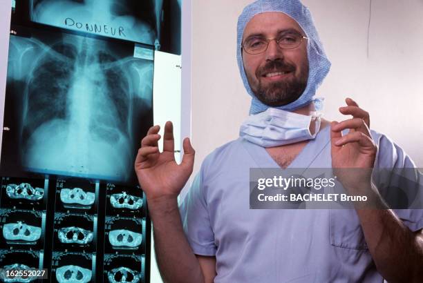 Jean Paul Couetil, Surgeon At Hospital Broussais. Le docteur Jean -Paul COUETIL qui a réussi la greffe de deux moitiés d'un même poumon prélevé sur...