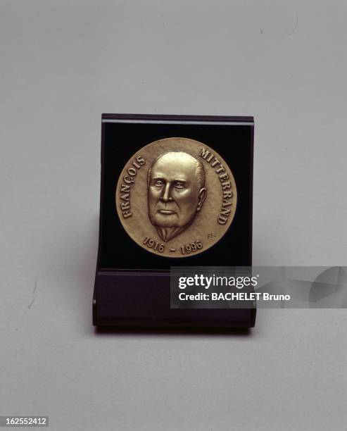 Souvenir Objects At The Effigy Of Francois Mitterrand. Une médaille frappée à l'effigie de François MITTERRAND/un briquet/une boite de bonbons/un...