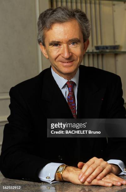 Bernard Arnault, Ceo Of Lvmh. Plan moyen de Bernard ARNAULT, président du directoire du groupe L.V.M.H : Louis VUITTON, MOËT, HENESSY, assis. .