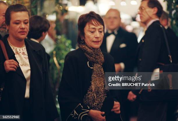 21St Night Of Cesar Awards 1996: The Dinner At Fouquet'S. 21ème Nuit des César 1996 : arrivée d'Annie GIRARDOT, meilleur second rôle féminin pour...