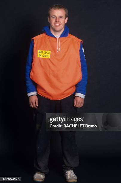 Strike Of The Truck Drivers In France. En France, en 1997, à l'occasion de la grève des routiers : portrait en pied en studio du routier en grève,...