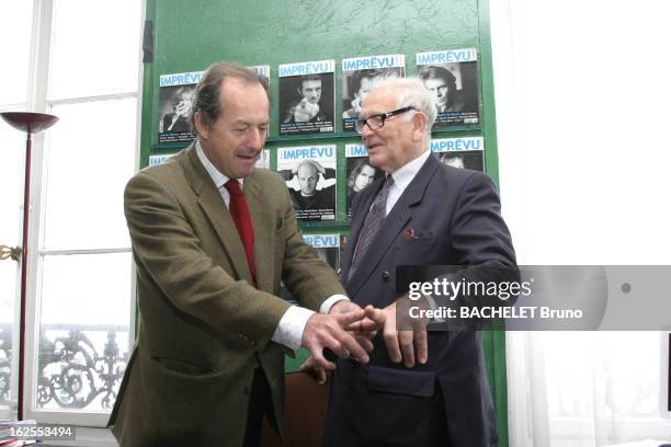 Rendezvous With Pierre Cardin. Pierre CARDIN fête 29 ans de développement dans l'Empire du milieu : dans son bureau de la rue de Marigny à PARIS avec...