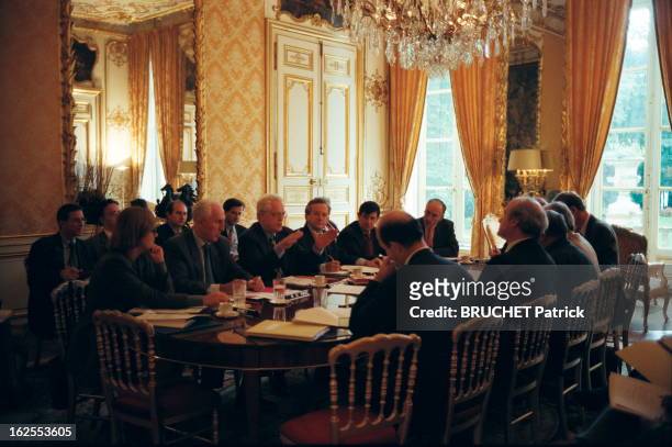 Lionel Jospin: Working Meeting At Matignon. Le Premier ministre Lionel JOSPIN réunit ses principaux ministres à Matignon pour travailler sur l'agenda...