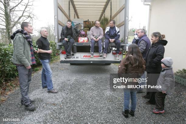 Illustration Of The Financial Crisis In France: Bridging Loan: They Won Against The Bank. Guenrouet , samedi 7 mars 2009 : victime de la crise...