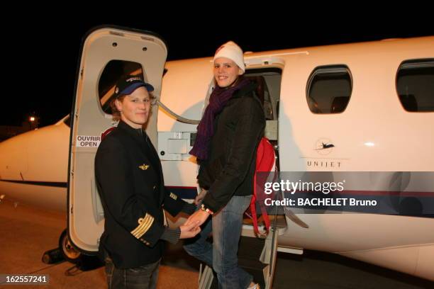 Rendezvous With Laure Manaudou. Pierre fait la surprise à son compagne Laure MANAUDOU de venir la chercher en jet privé à TRIESTE où elle vient de...